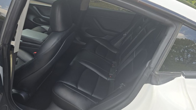Tesla Model 3 Vehicle Image 11