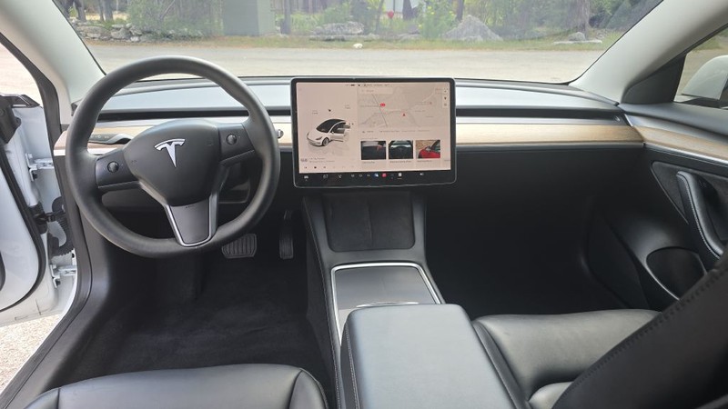Tesla Model 3 Vehicle Image 12
