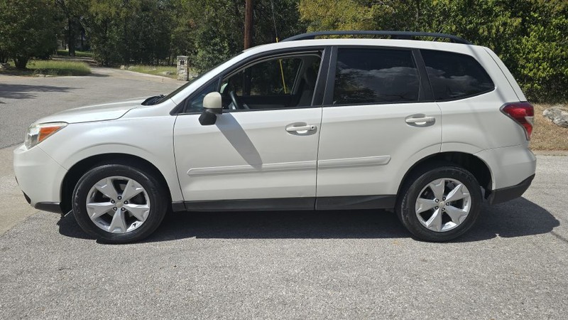 Subaru FORESTER Vehicle Image 3