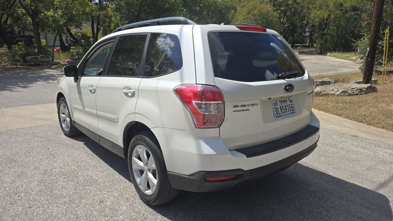 Subaru FORESTER Vehicle Image 4