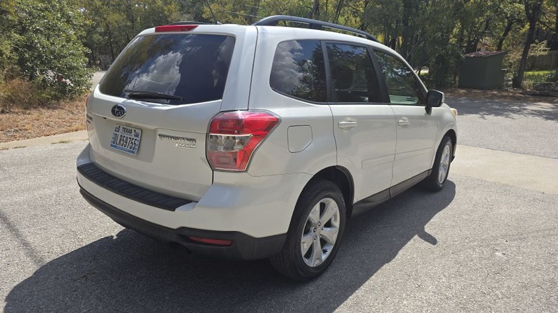 Subaru FORESTER Vehicle Image 6