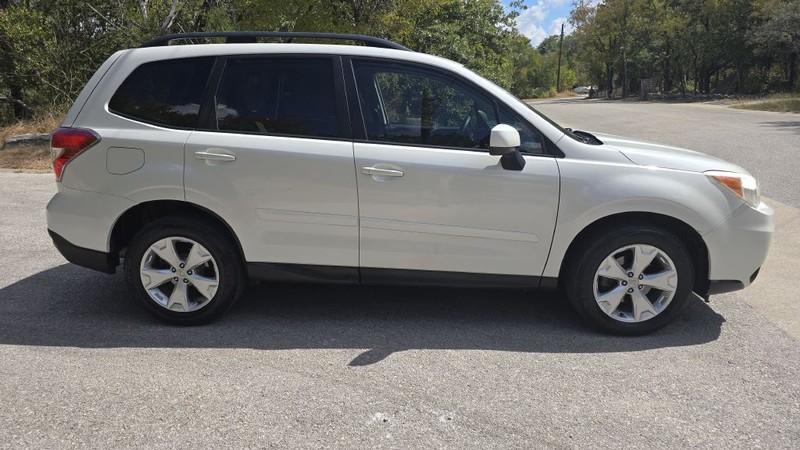 Subaru FORESTER Vehicle Image 7