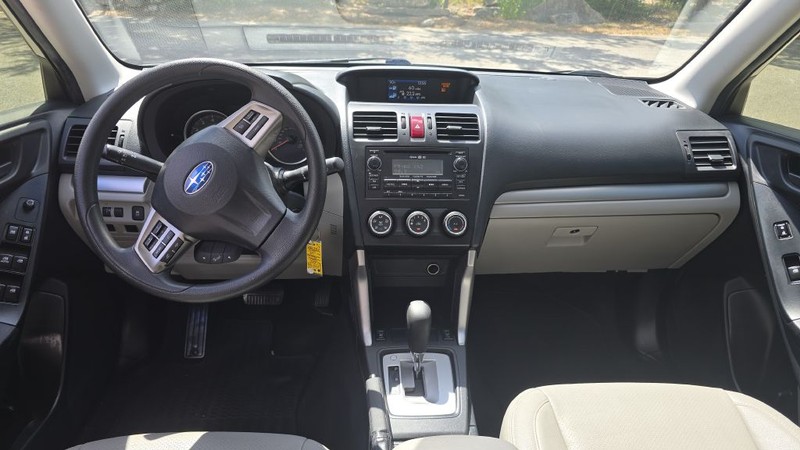 Subaru FORESTER Vehicle Image 12