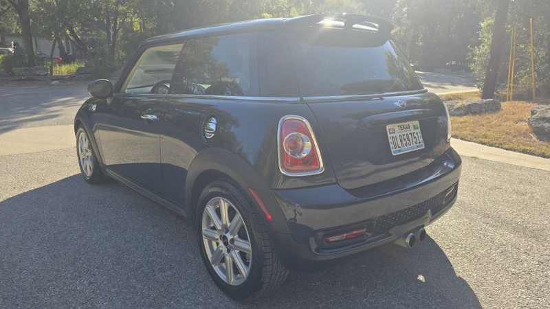 MINI Cooper Hardtop Vehicle Image 4
