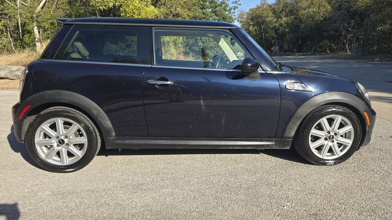 MINI Cooper Hardtop Vehicle Image 7