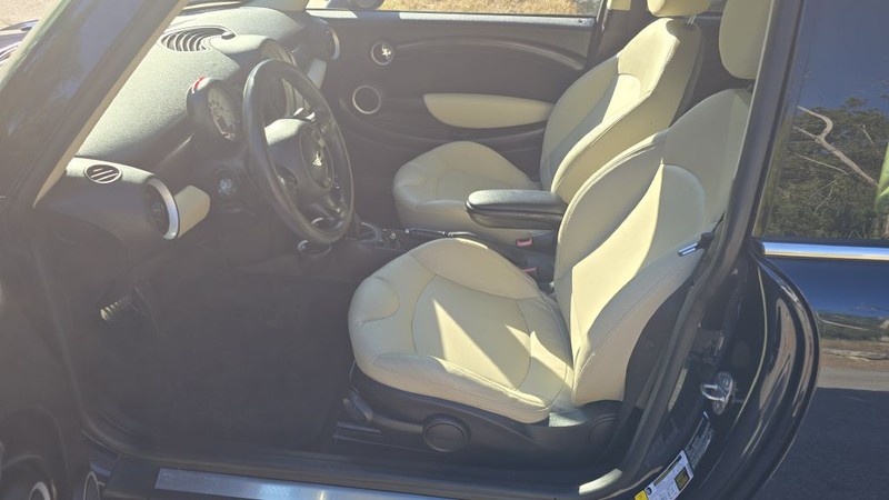 MINI Cooper Hardtop Vehicle Image 10