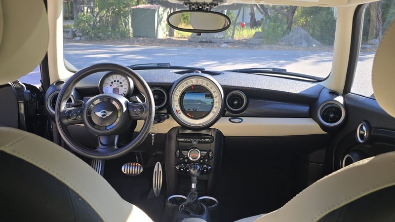 MINI Cooper Hardtop Vehicle Image 11