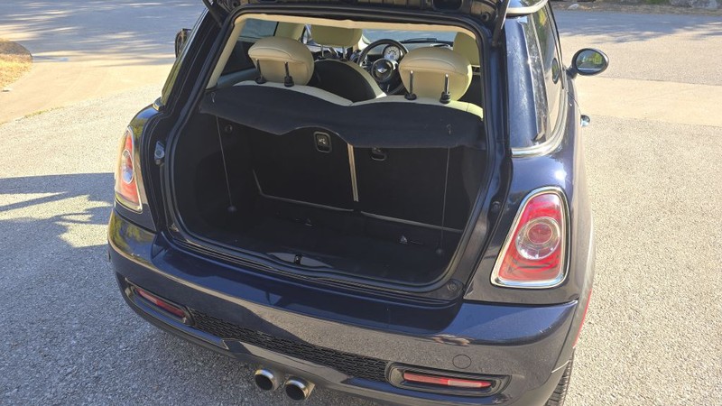 MINI Cooper Hardtop Vehicle Image 12