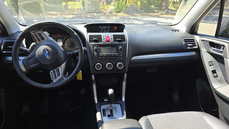 Subaru FORESTER Vehicle Image 12