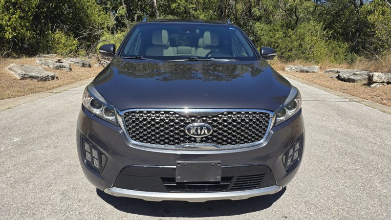 Kia SORENTO Vehicle Image 9