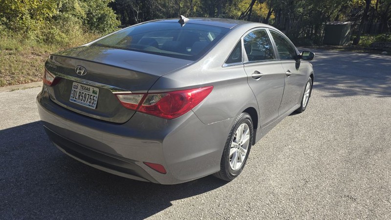 Hyundai SONATA Vehicle Image 6