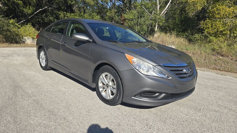 Hyundai SONATA Vehicle Image 8