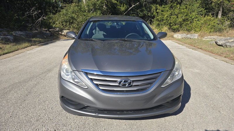 Hyundai SONATA Vehicle Image 9