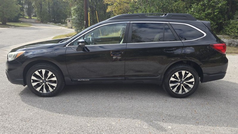 Subaru OUTBACK Vehicle Image 3