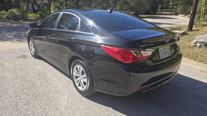 Hyundai Sonata Vehicle Image 4