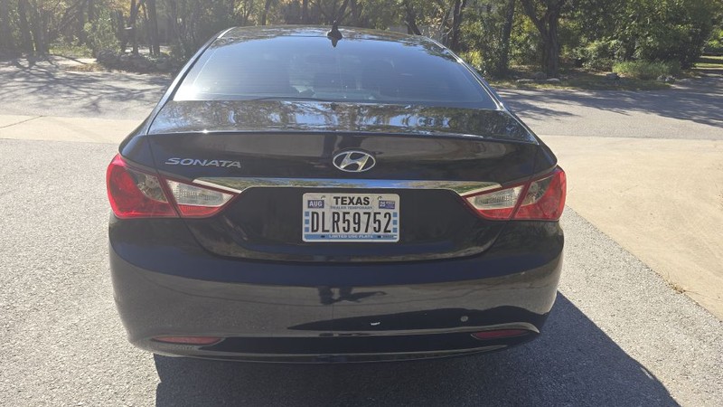 Hyundai Sonata Vehicle Image 5