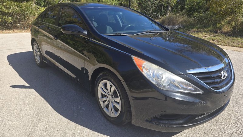 Hyundai Sonata Vehicle Image 8