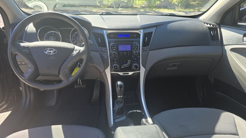 Hyundai Sonata Vehicle Image 12