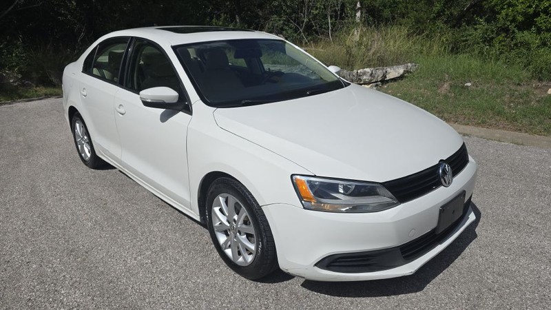 Volkswagen Jetta Sedan Vehicle Image 8