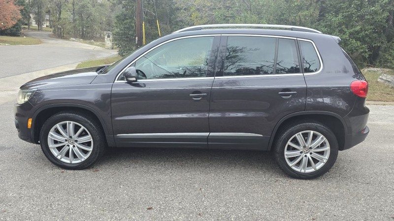 Volkswagen Tiguan Vehicle Full-screen Gallery Image 03