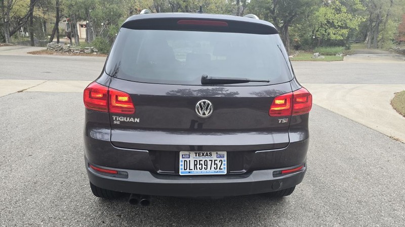 Volkswagen Tiguan Vehicle Full-screen Gallery Image 05