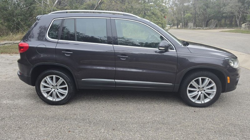 Volkswagen Tiguan Vehicle Full-screen Gallery Image 07