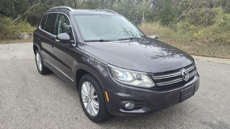 Volkswagen Tiguan Vehicle Full-screen Gallery Image 08
