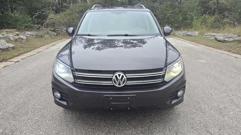 Volkswagen Tiguan Vehicle Full-screen Gallery Image 09