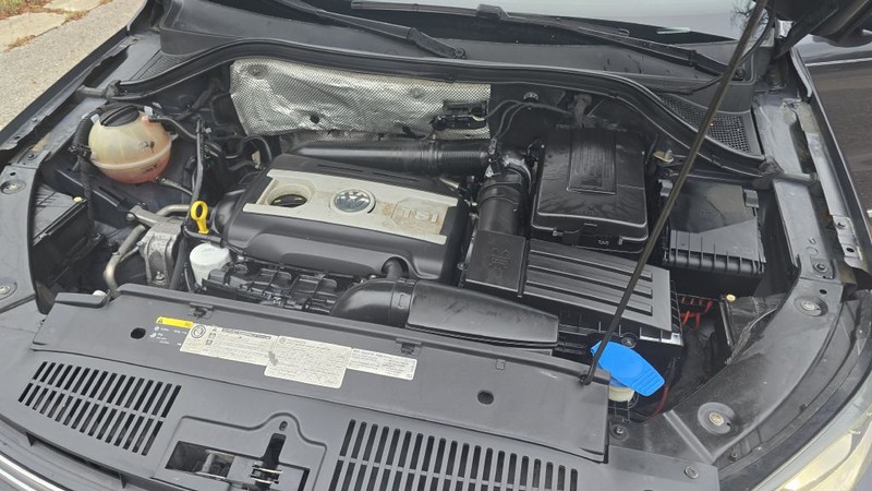 Volkswagen Tiguan Vehicle Full-screen Gallery Image 14