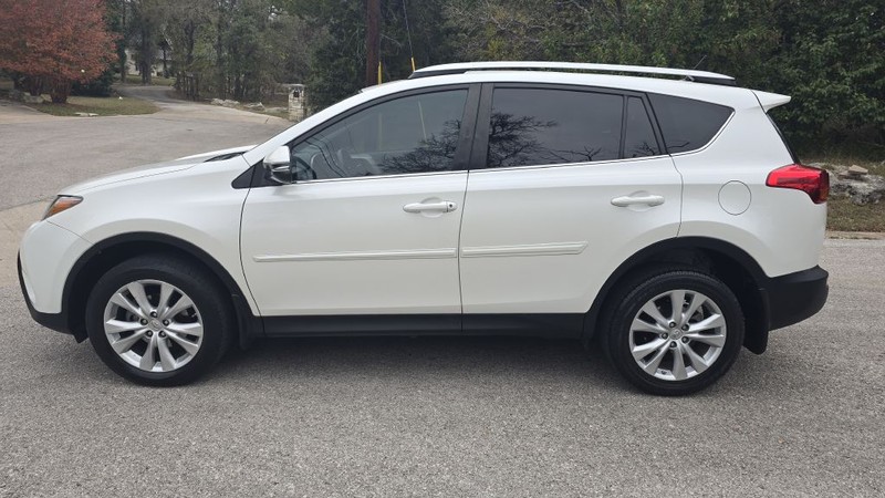 Toyota RAV4 Vehicle Image 3