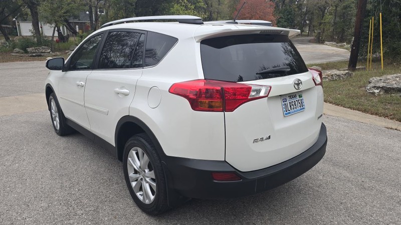 Toyota RAV4 Vehicle Image 4