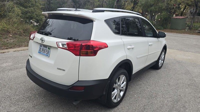 Toyota RAV4 Vehicle Image 6