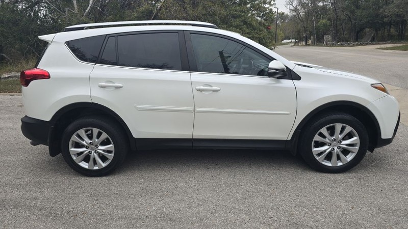 Toyota RAV4 Vehicle Image 7