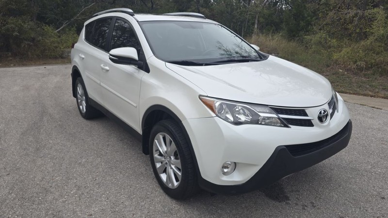 Toyota RAV4 Vehicle Image 8