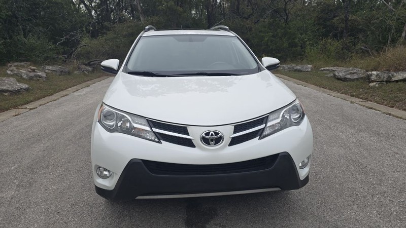 Toyota RAV4 Vehicle Image 9