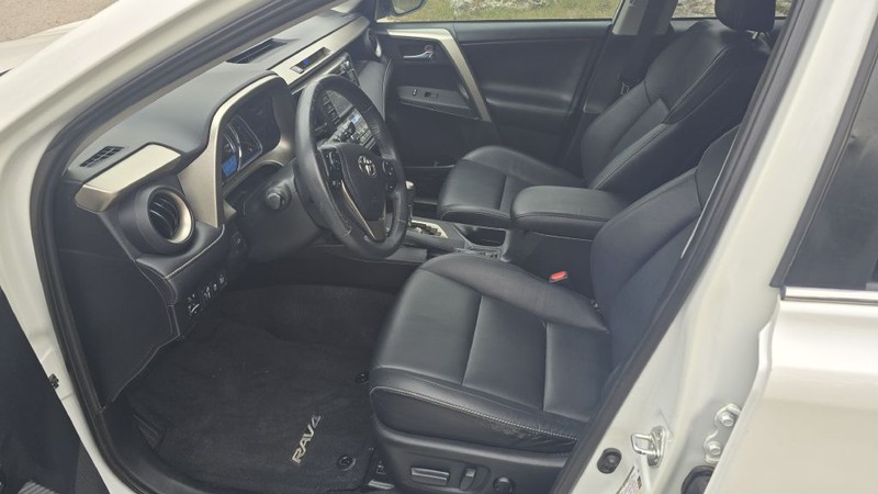 Toyota RAV4 Vehicle Image 10