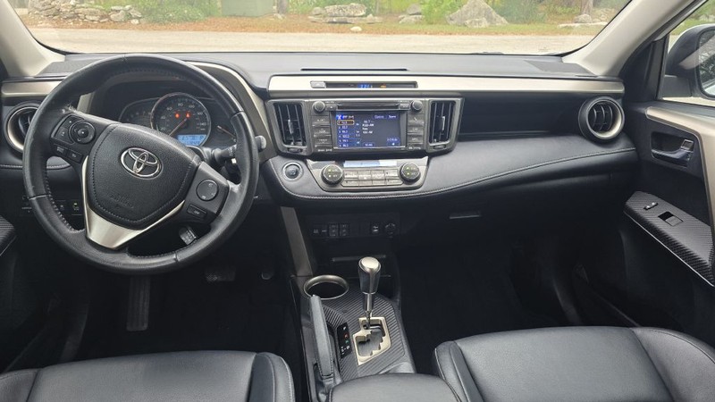 Toyota RAV4 Vehicle Image 12