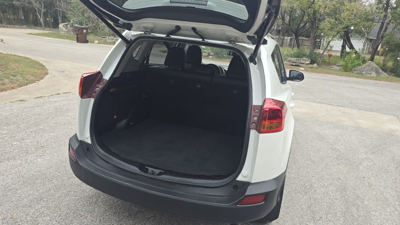 Toyota RAV4 Vehicle Image 13