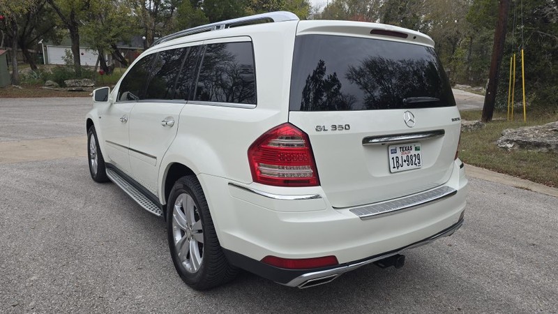 Mercedes-Benz GL-Class Vehicle Image 4