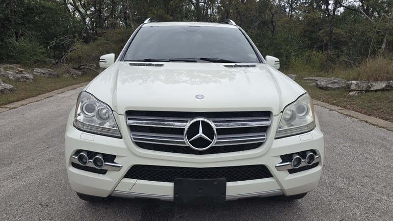 Mercedes-Benz GL-Class Vehicle Image 9