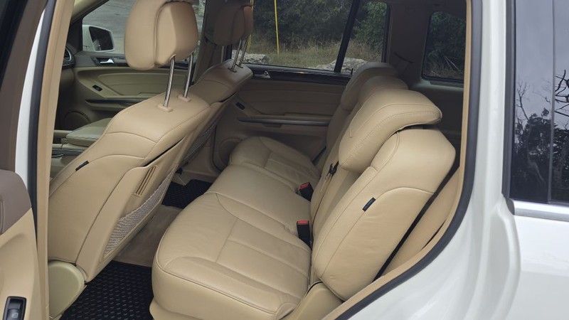 Mercedes-Benz GL-Class Vehicle Image 11