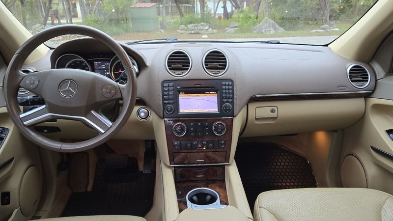 Mercedes-Benz GL-Class Vehicle Image 13