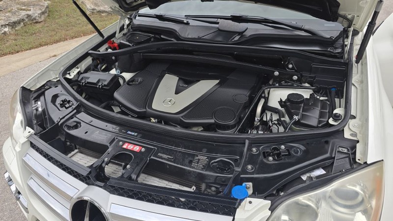 Mercedes-Benz GL-Class Vehicle Image 15