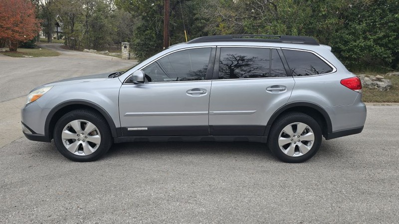 Subaru OUTBACK Vehicle Image 3