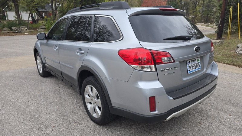 Subaru OUTBACK Vehicle Image 4
