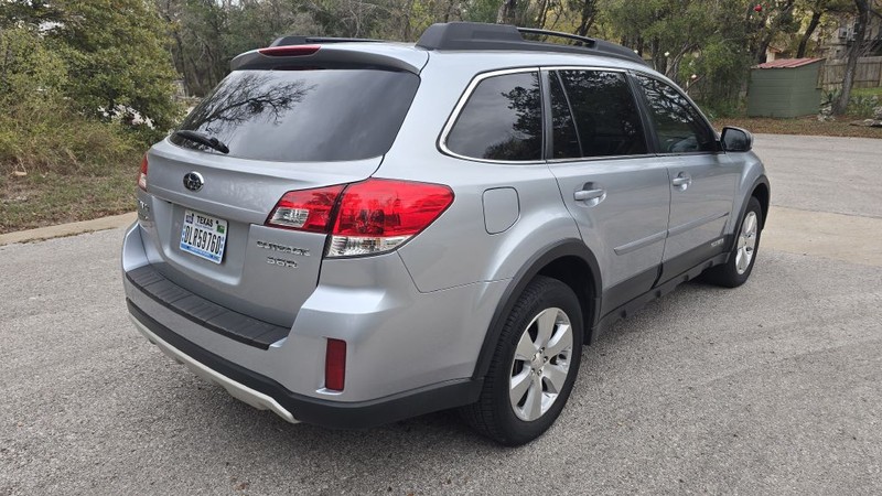 Subaru OUTBACK Vehicle Image 6