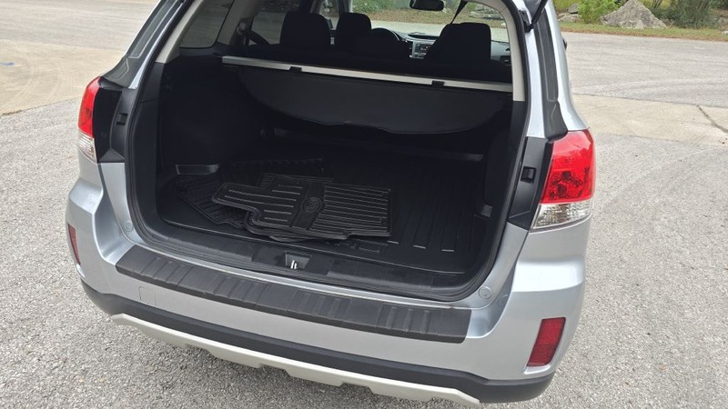 Subaru OUTBACK Vehicle Image 13