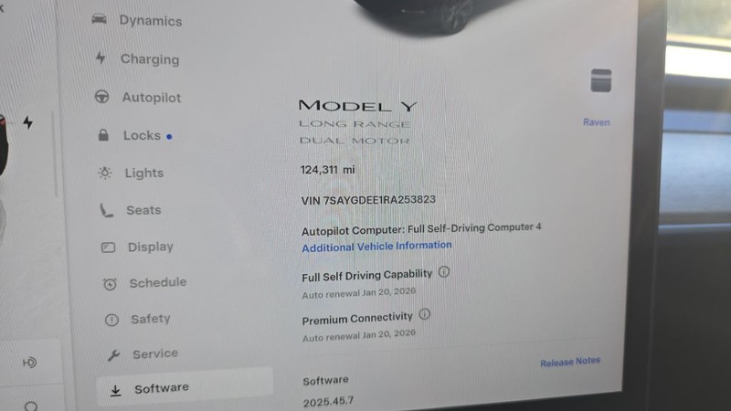 Tesla Model Y Vehicle Full-screen Gallery Image 14