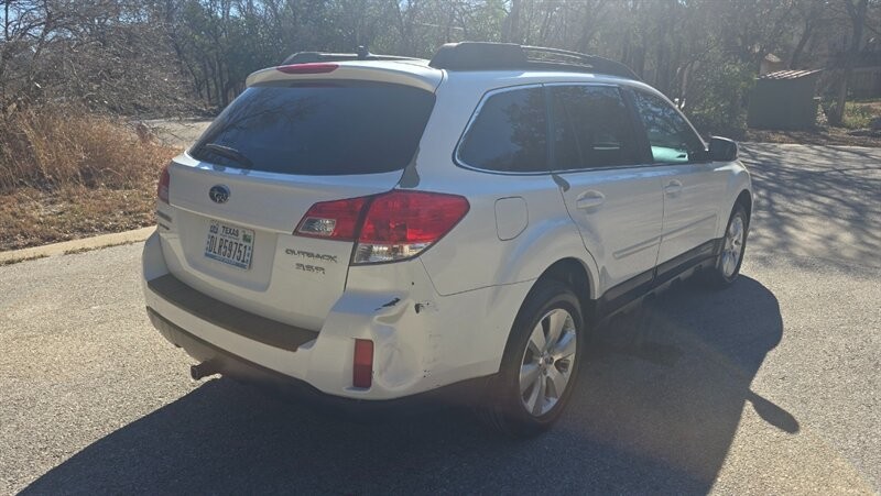 Subaru Outback 3.6R Limited Vehicle Image 6