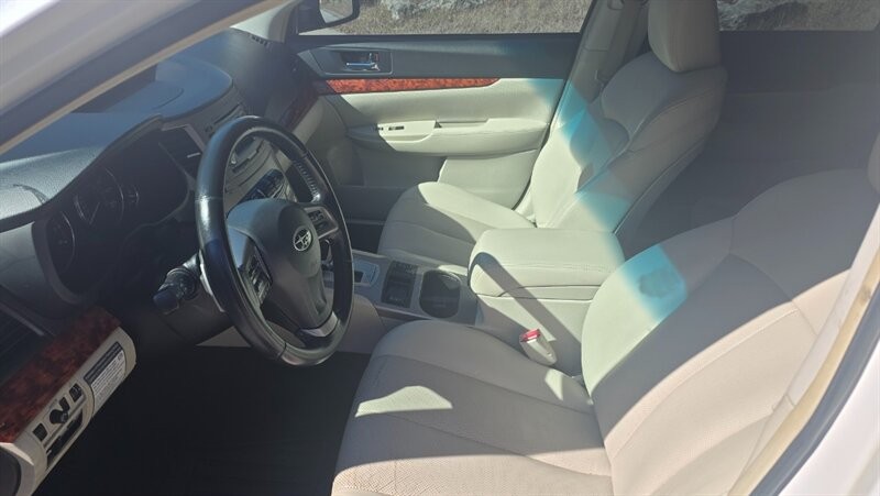 Subaru Outback 3.6R Limited Vehicle Image 10